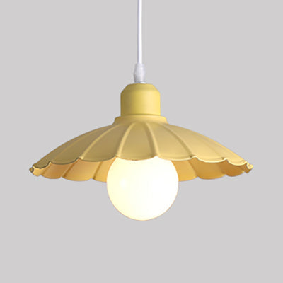 Lampe à suspension de style macaron avec abat-jour métallique à bord festonné en rose/jaune - Parfait pour le salon