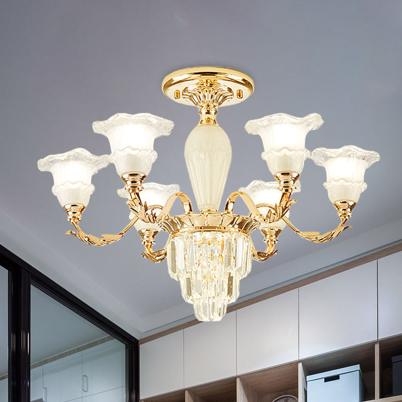 Lustre moderne à prisme en cristal conique avec abat-jour en verre dépoli à cloche volantée en or - Disponible en options de 3/6 lumières pour la chambre à coucher