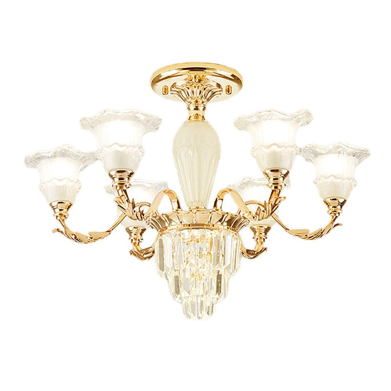 Lustre moderne à prisme en cristal conique avec abat-jour en verre dépoli à cloche volantée en or - Disponible en options de 3/6 lumières pour la chambre à coucher
