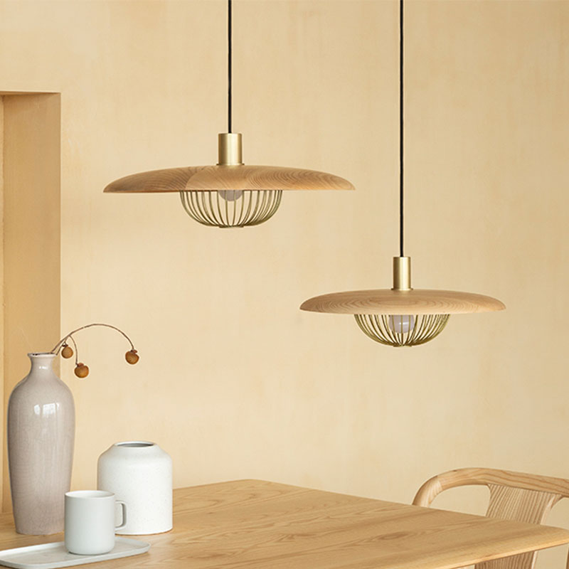 Suspension en fil de fer avec abat-jour en bois - Luminaire suspendu moderne