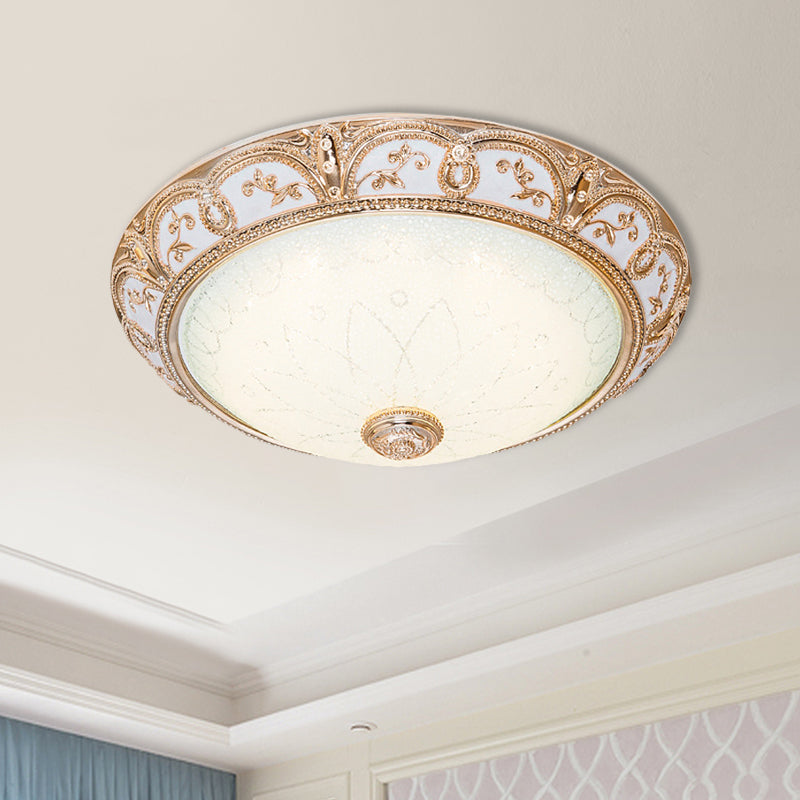 Plafonnier LED en verre crème à encastrer festonné, découpes vieillies, finition dorée - Tailles 14"/16"/19,5