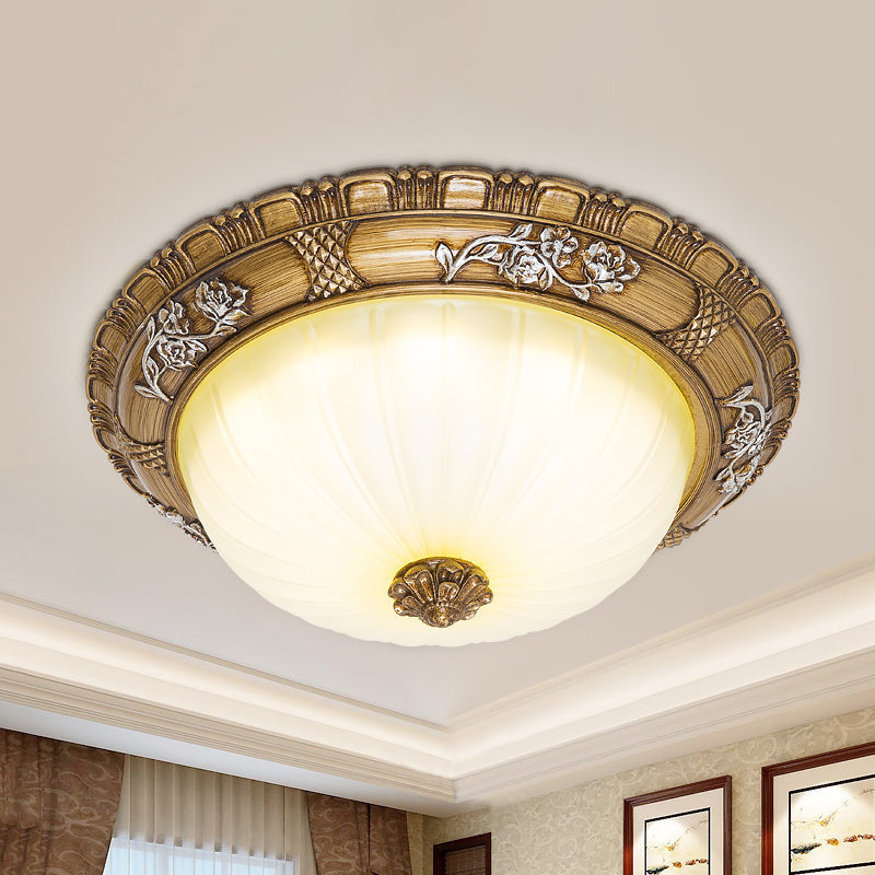 Plafonnier LED traditionnel pour chambre à coucher en marron avec abat-jour en verre brun clair - Disponible en largeurs de 14"/16"/19,5"