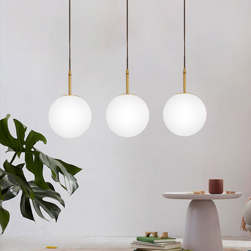 Plafonnier suspendu moderne en laiton et verre blanc - 6"/8" de large - Idéal pour la salle à manger
