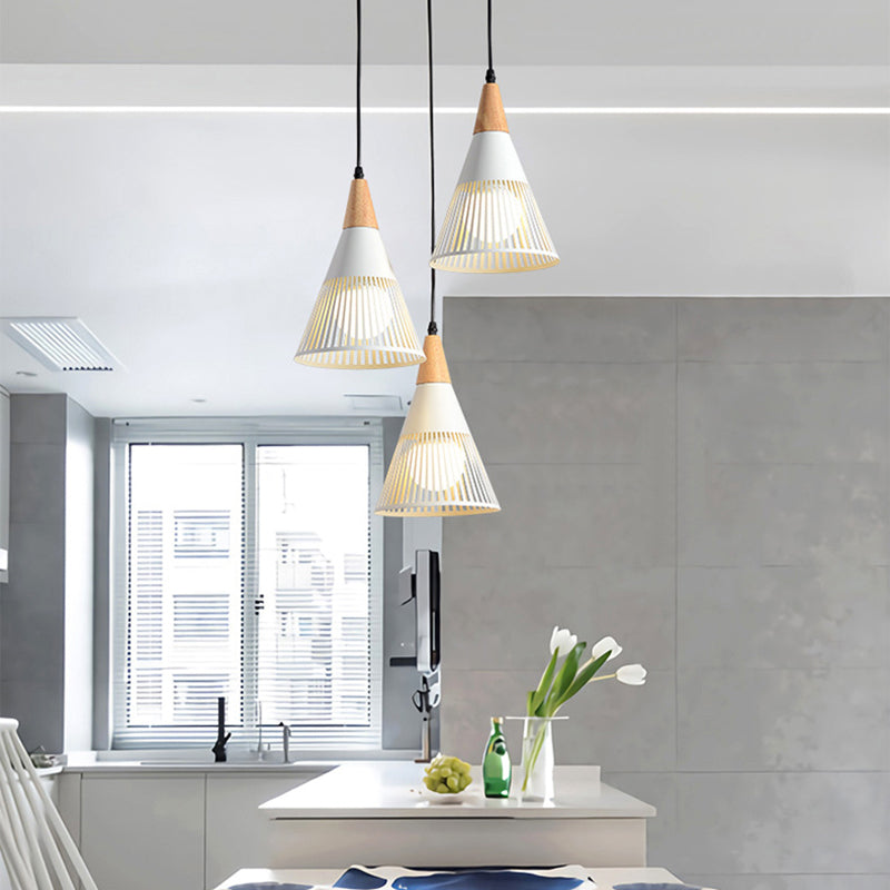 Plafonnier Nordic Cone - Suspension à 3 têtes en métal et bois avec cadre en fil de fer, auvent linéaire/rond - Noir/blanc