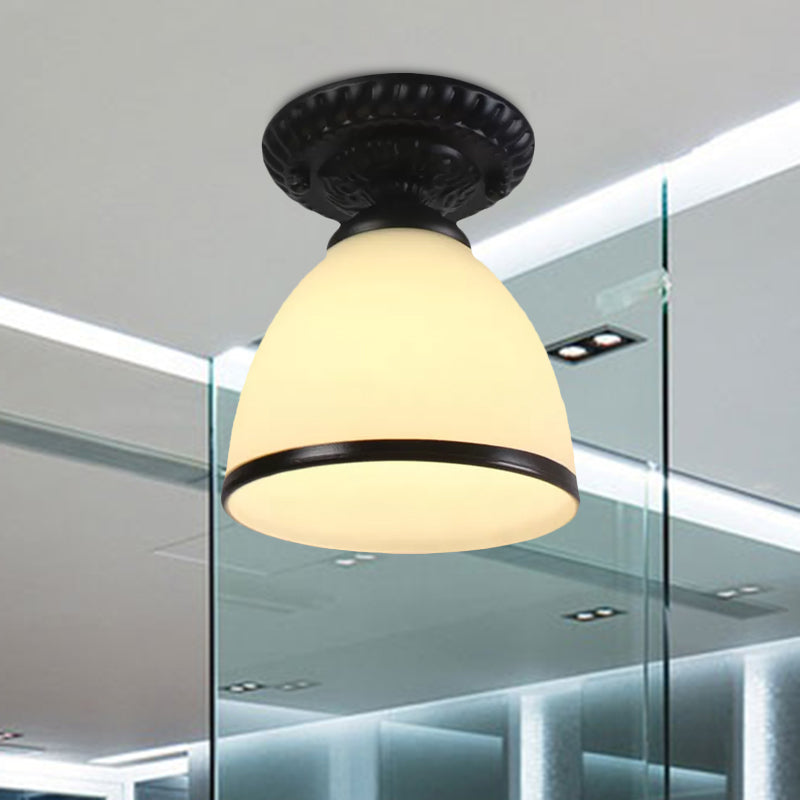 Plafonnier semi-encastré noir industriel avec abat-jour en verre laiteux – Parfait pour une galerie