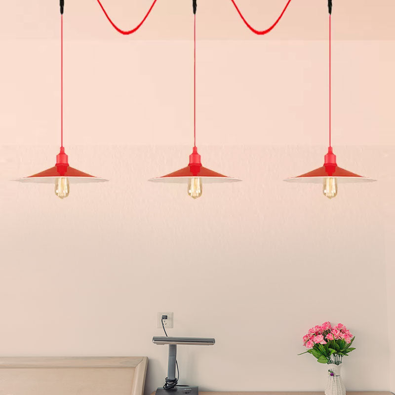Lampe suspendue industrielle rouge évasée : luminaire métallique à 3/5 lumières pour cuisine