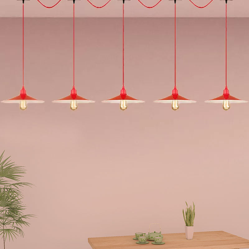 Lampe suspendue industrielle rouge évasée : luminaire métallique à 3/5 lumières pour cuisine