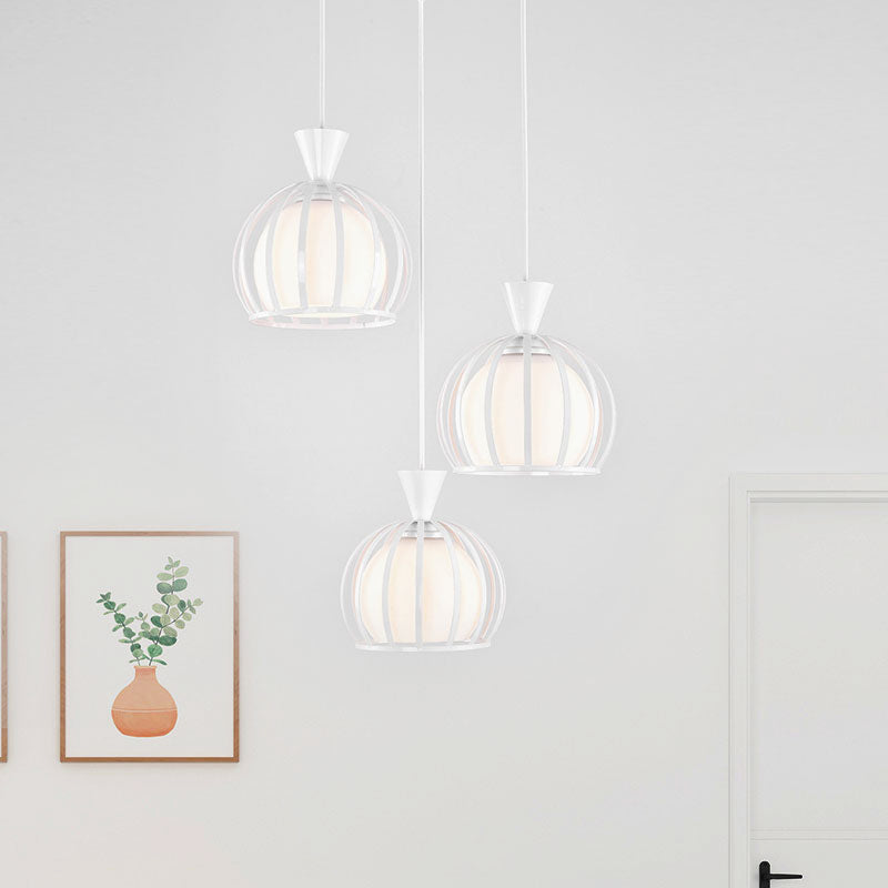 Suspension en forme de dôme en métal rétro avec abat-jour en verre laiteux - Luminaire suspendu d'intérieur à 3 ampoules en noir/blanc