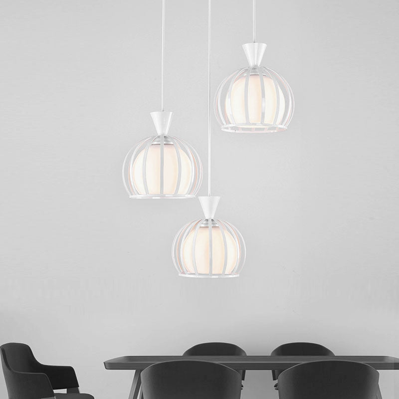 Suspension en forme de dôme en métal rétro avec abat-jour en verre laiteux - Luminaire suspendu d'intérieur à 3 ampoules en noir/blanc
