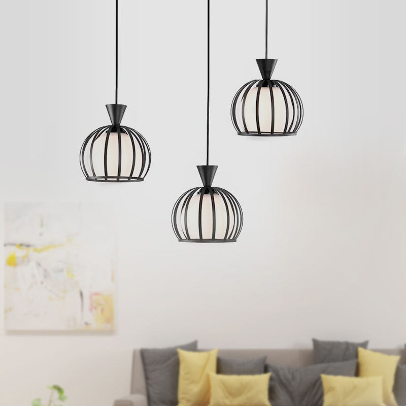 Suspension en forme de dôme en métal rétro avec abat-jour en verre laiteux - Luminaire suspendu d'intérieur à 3 ampoules en noir/blanc