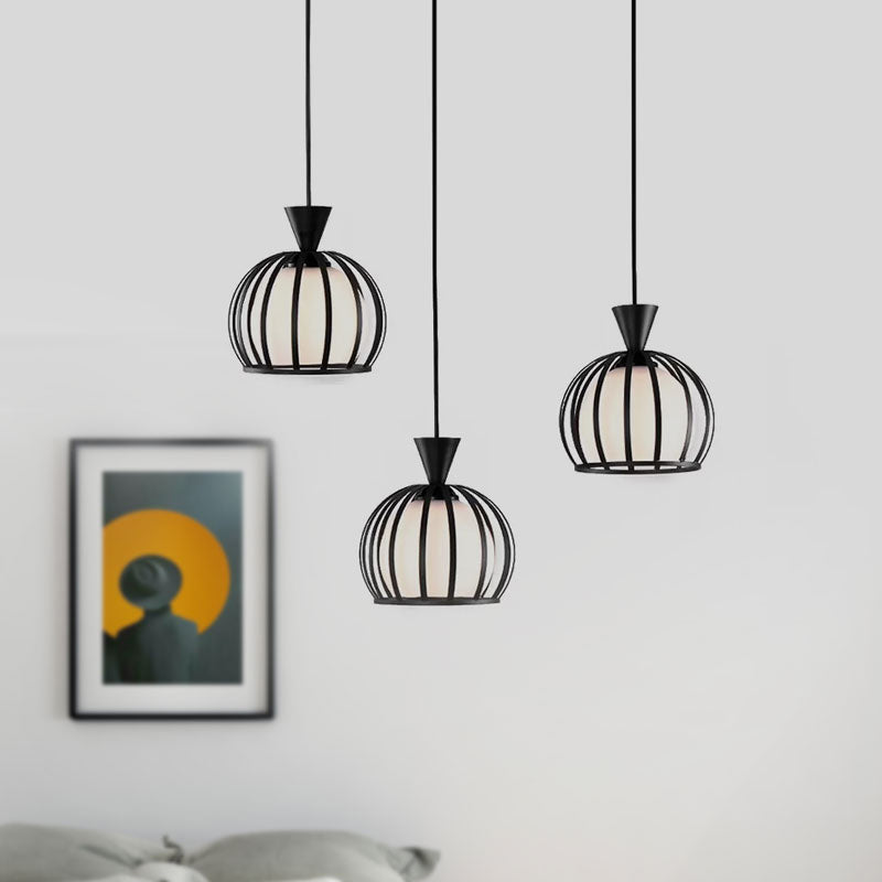 Suspension en forme de dôme en métal rétro avec abat-jour en verre laiteux - Luminaire suspendu d'intérieur à 3 ampoules en noir/blanc