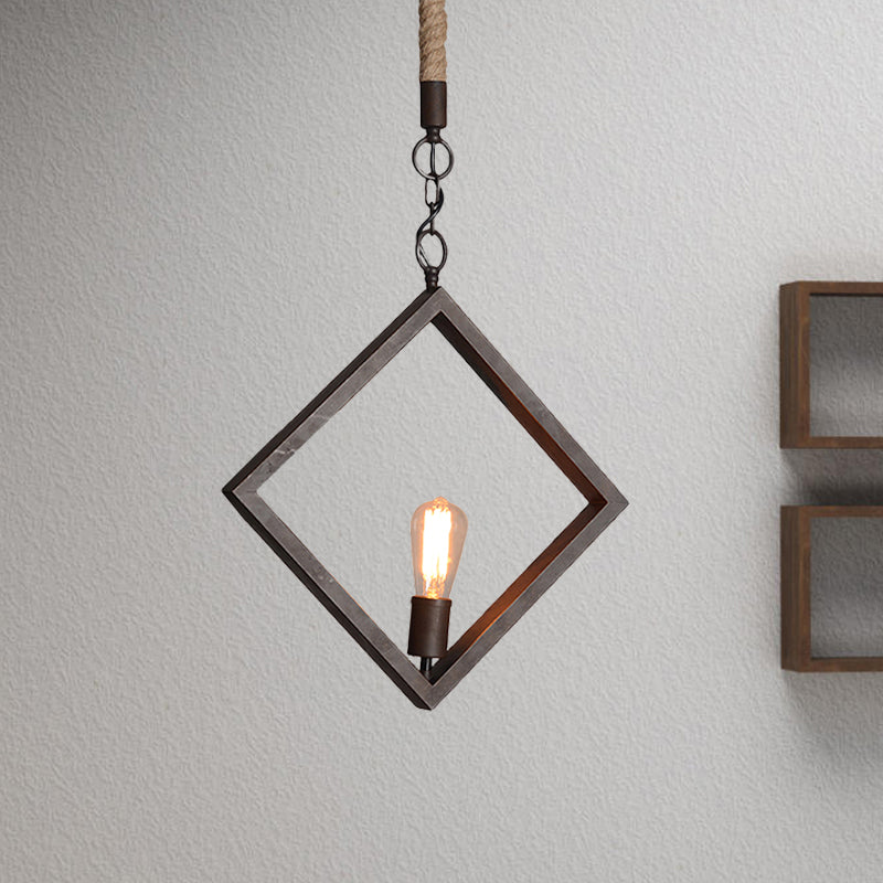Plafonnier en métal noir de style antique avec accent en corde