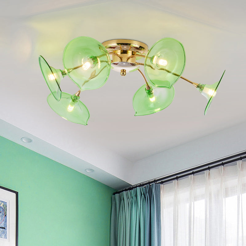 Plafonnier vintage à 6 lampes avec motif de branches en métal et laiton et abat-jour en verre vert/cognac évasé - Luminaire semi-encastré
