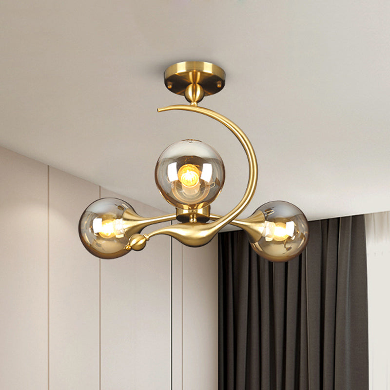 Lustre semi-encastré en forme de boule en verre ambré éclaté - Plafonnier postmoderne à 3/5 têtes en laiton avec bras incurvé