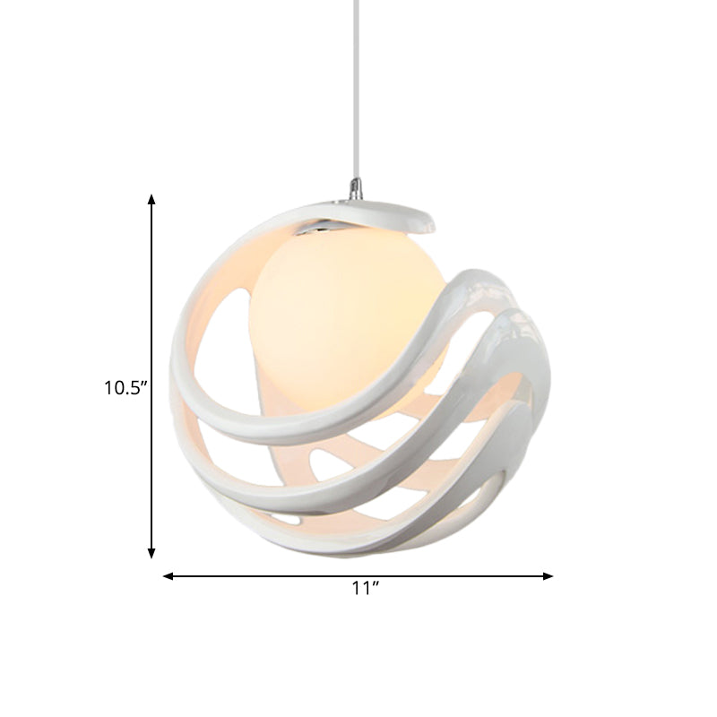 Lampe suspendue blanche moderne avec cage en résine bouclée et abat-jour en verre laiteux en forme de boule - Lampe de plafond à 1 ampoule