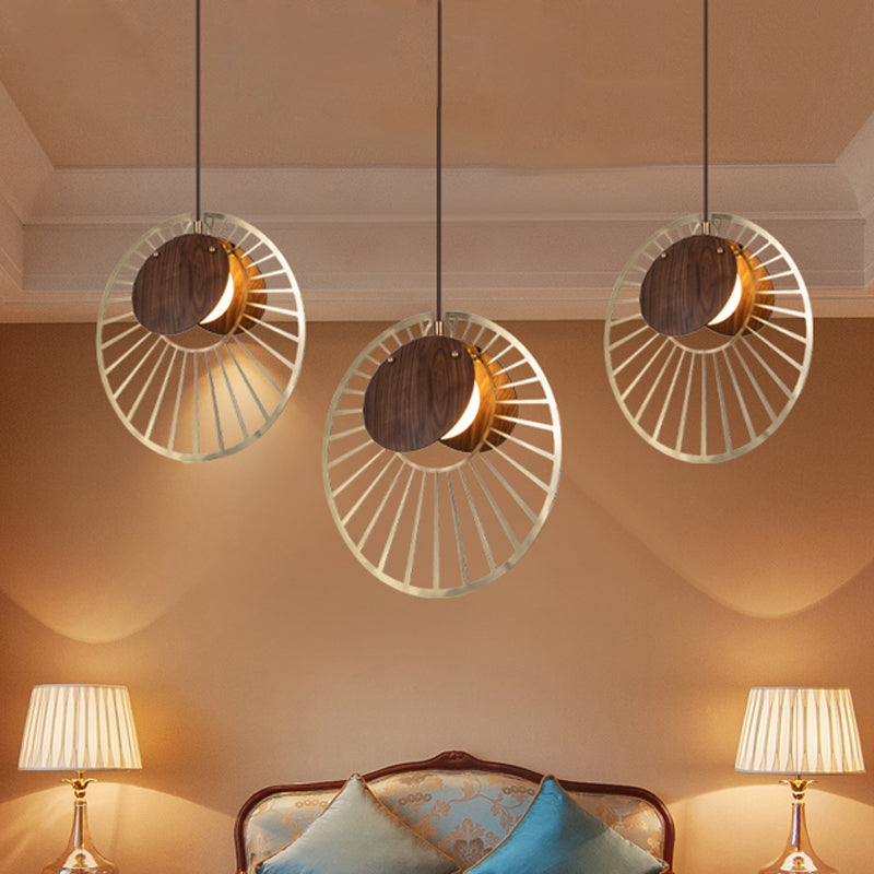 Suspension en fil de fer avec abat-jour à pince en bois - Design vert armée moderne