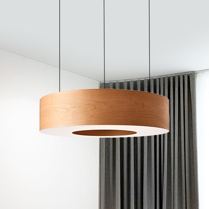 Suspension LED ronde en bois creux pour plafond de restaurant