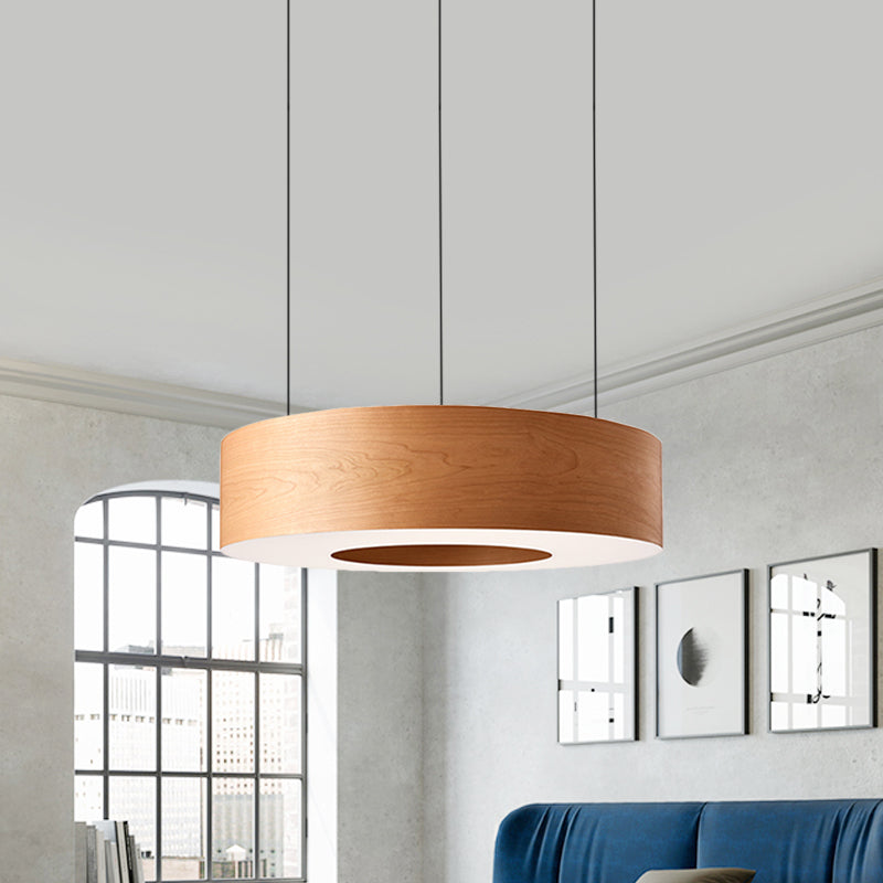 Suspension LED ronde en bois creux pour plafond de restaurant