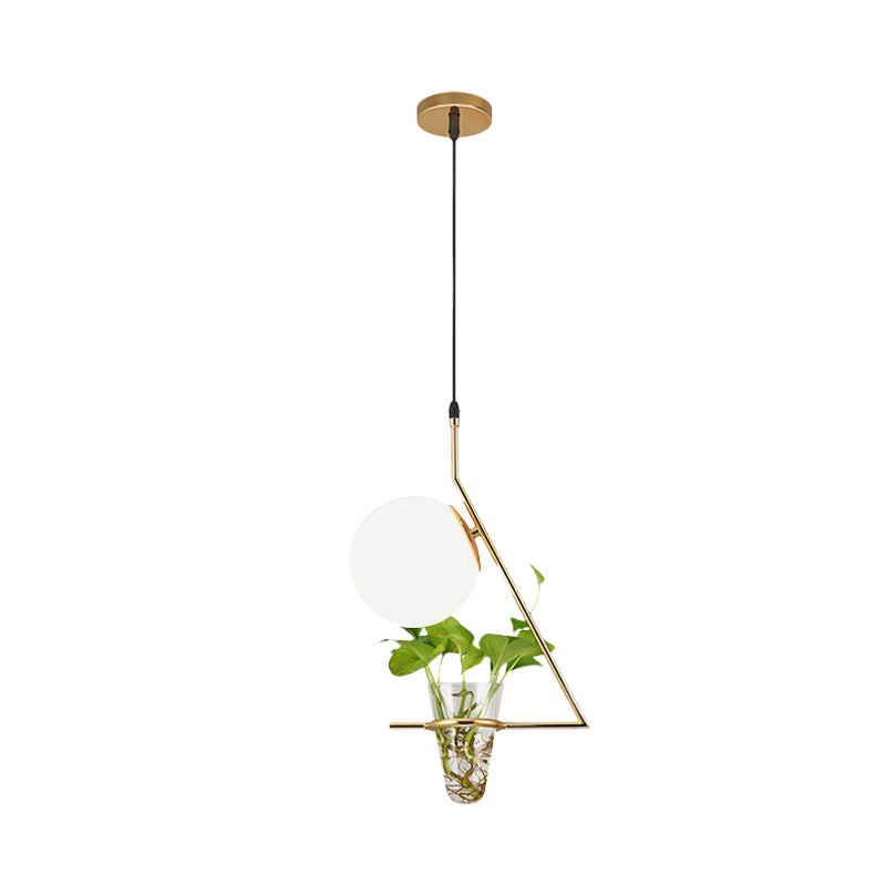 Suspension Farmhouse Ball avec abat-jour en verre laiteux - Finition noire/grise/dorée, comprend un pot pour plantes