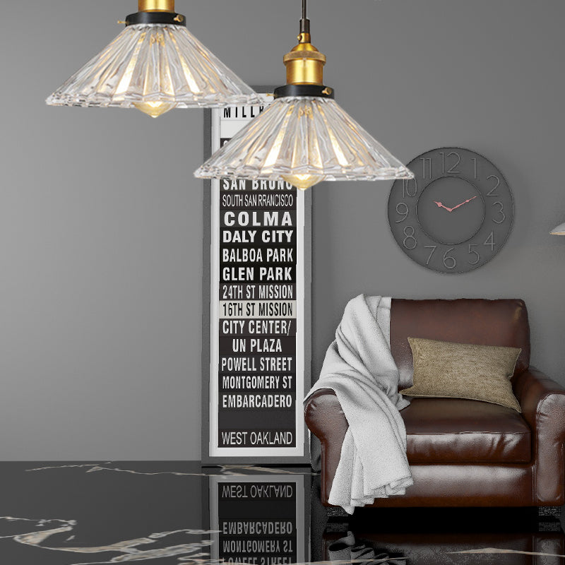 Suspension Farmhouse : luminaire en verre strié en forme de cône en bronze/laiton