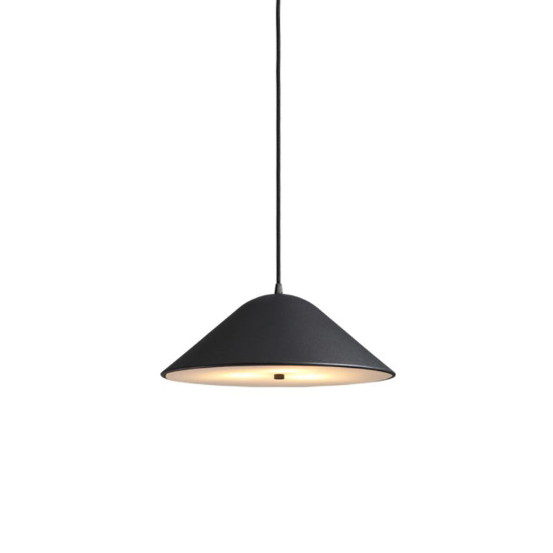 Suspension conique en métal moderne en noir mat, chrome poli et or rose pour salle à manger