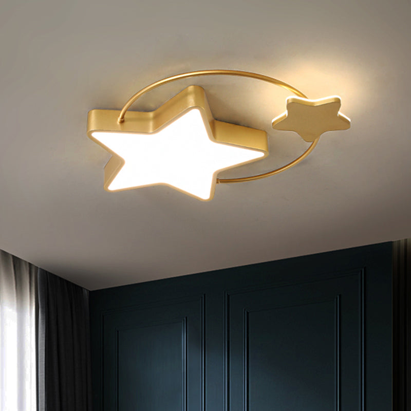 Plafonnier LED doré pour chambre à coucher moderne : luminaire métallique en forme d'étoile