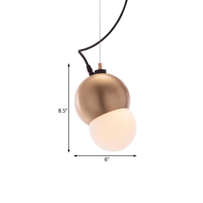 Suspension moderne en forme de dôme en métal avec cadre doré et abat-jour en verre blanc