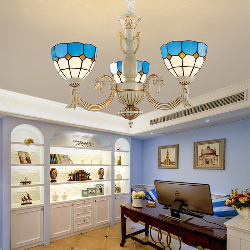 Lustre à 3 lumières en verre teinté bleu avec bras incurvé style baroque