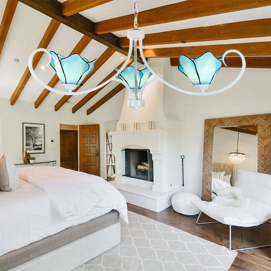 Lustre en vitrail bleu Tiffany avec motif de pétales rustiques - Suspension à 3 lumières pour hall d'entrée, avec chaîne en métal