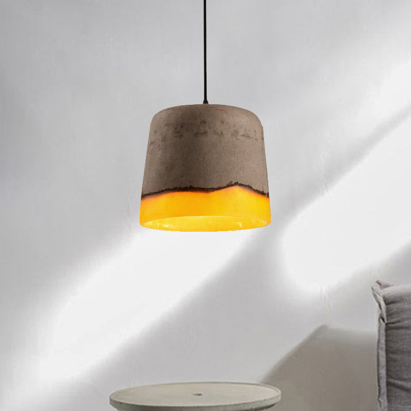 Lampe suspendue industrielle grise en ciment et résine avec 1 tête - Parfaite pour les restaurants !