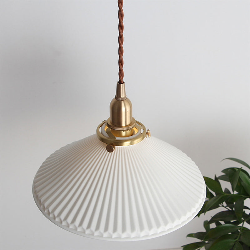 Lampe suspendue de salle à manger à cône strié Lampe suspendue de style simple à 1 lumière en céramique blanche