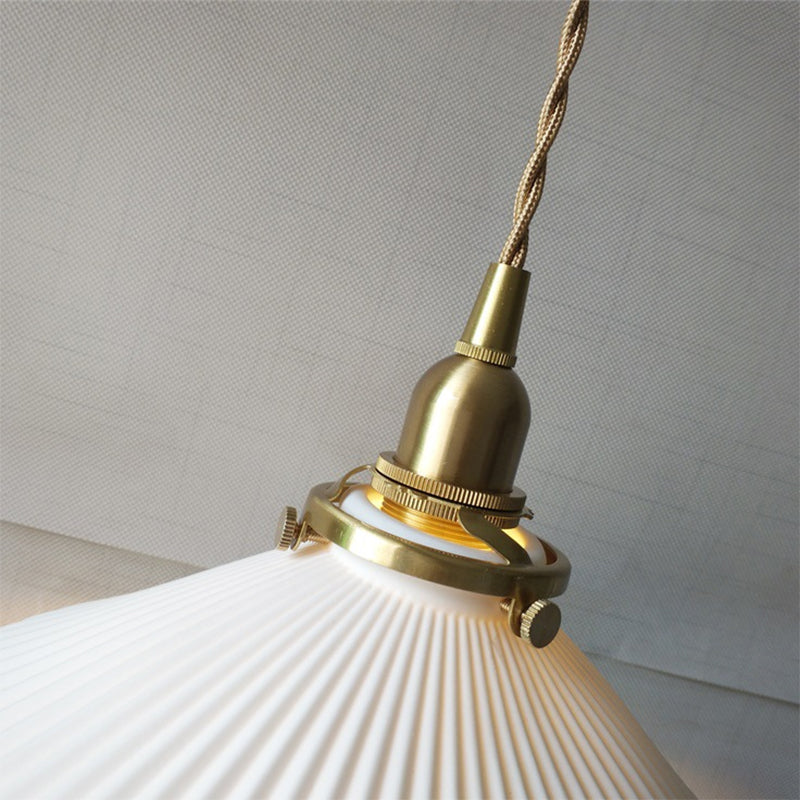 Lampe suspendue de salle à manger à cône strié Lampe suspendue de style simple à 1 lumière en céramique blanche