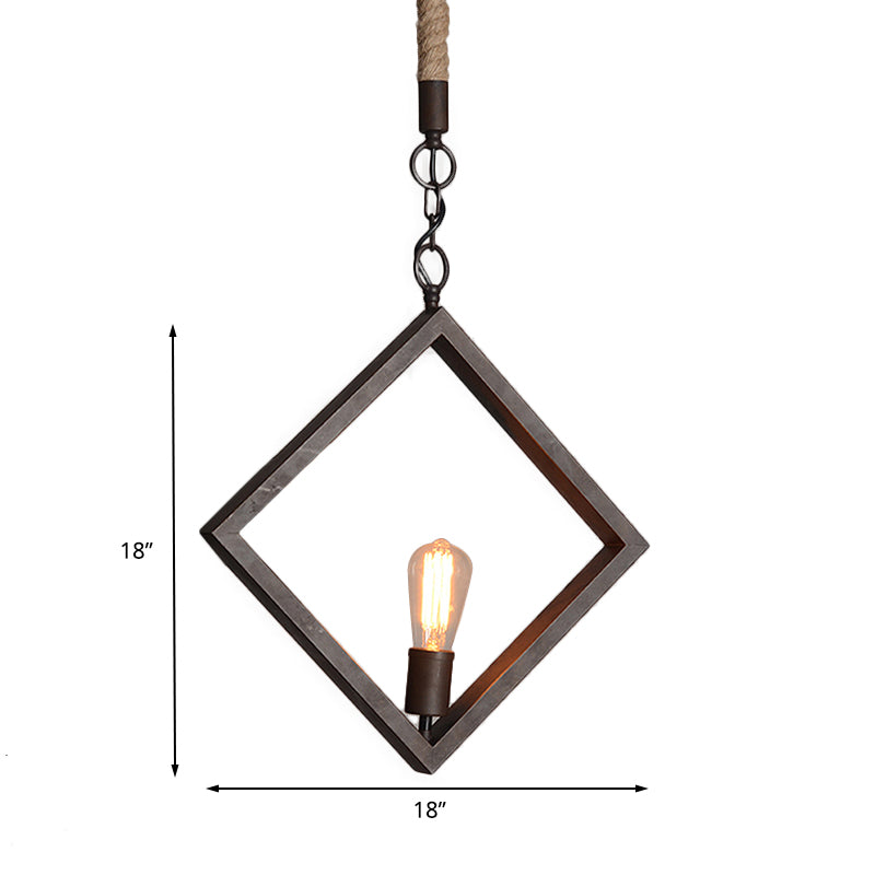 Plafonnier en métal noir de style antique avec accent en corde