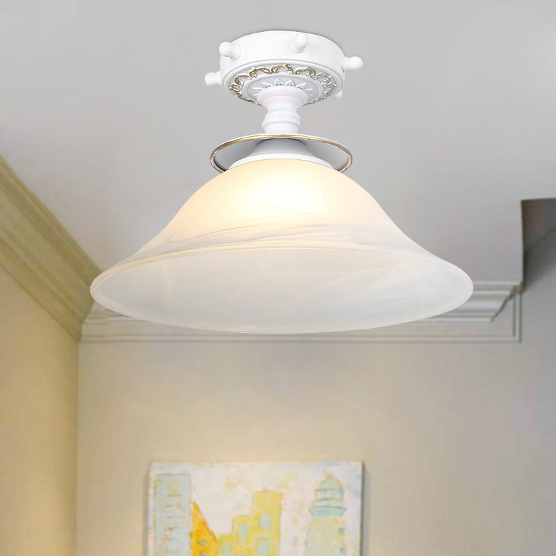 Plafonnier en verre opalin de style nautique en forme de cloche en noir/blanc/bleu – Luminaire semi-encastré à 1 ampoule pour couloir