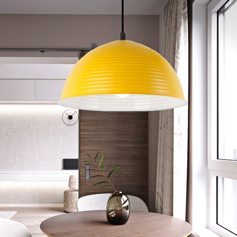 Lampe suspendue industrielle grise/jaune avec abat-jour en forme de dôme côtelé - 1 lampe, 12"/16" de large - Plafonnier d'intérieur en métal
