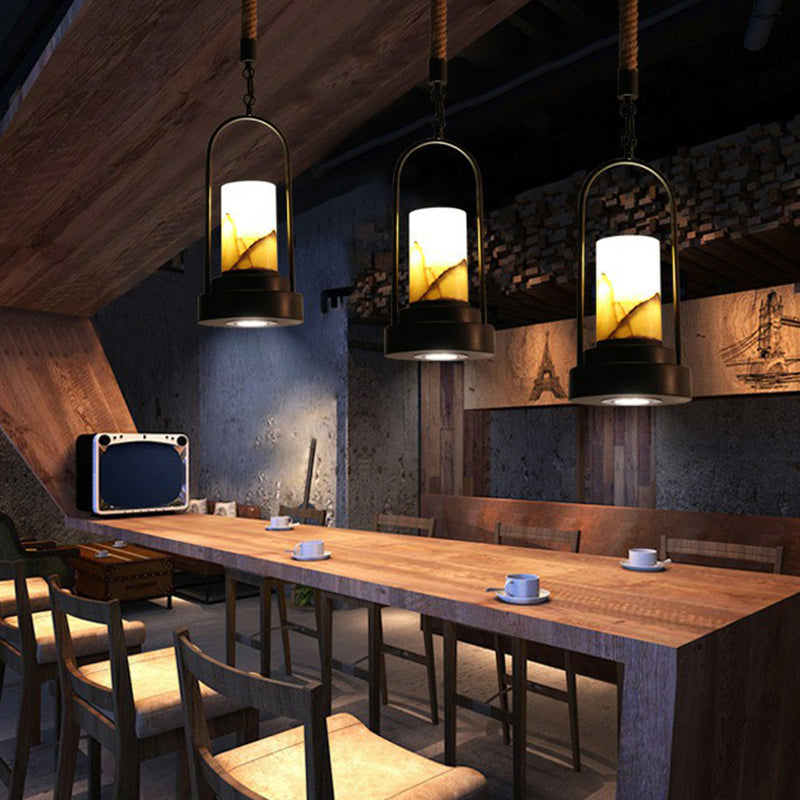 Lampe suspendue pour bar à vin avec fausses bougies - Marbre rural, 1 ampoule - Lampe suspendue noire avec cadre arqué et détails en corde