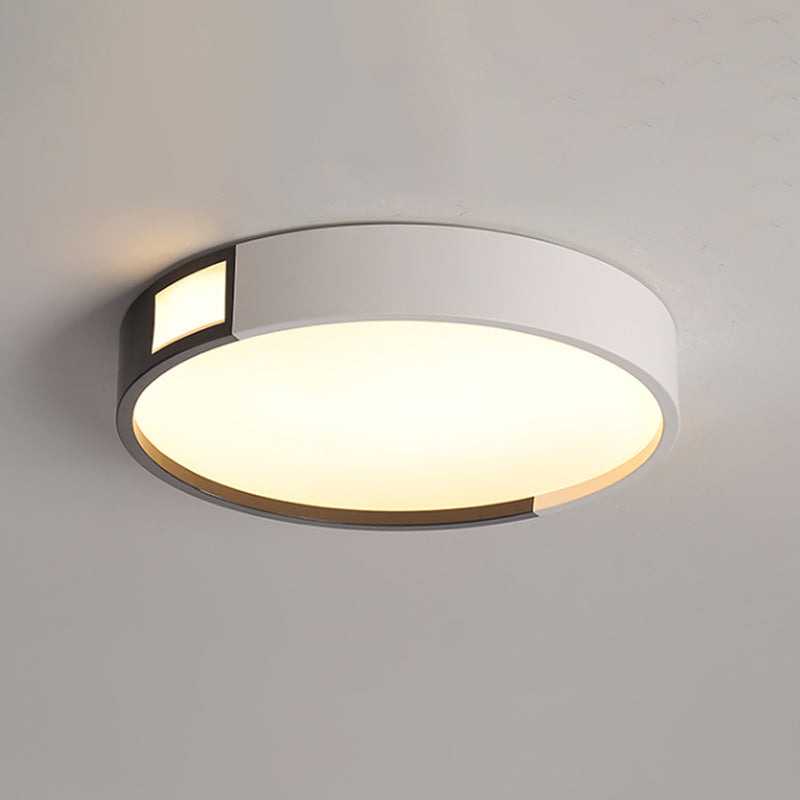 Plafonnier LED minimaliste au design noir et blanc avec plusieurs formes et options de lumière chaude/blanche