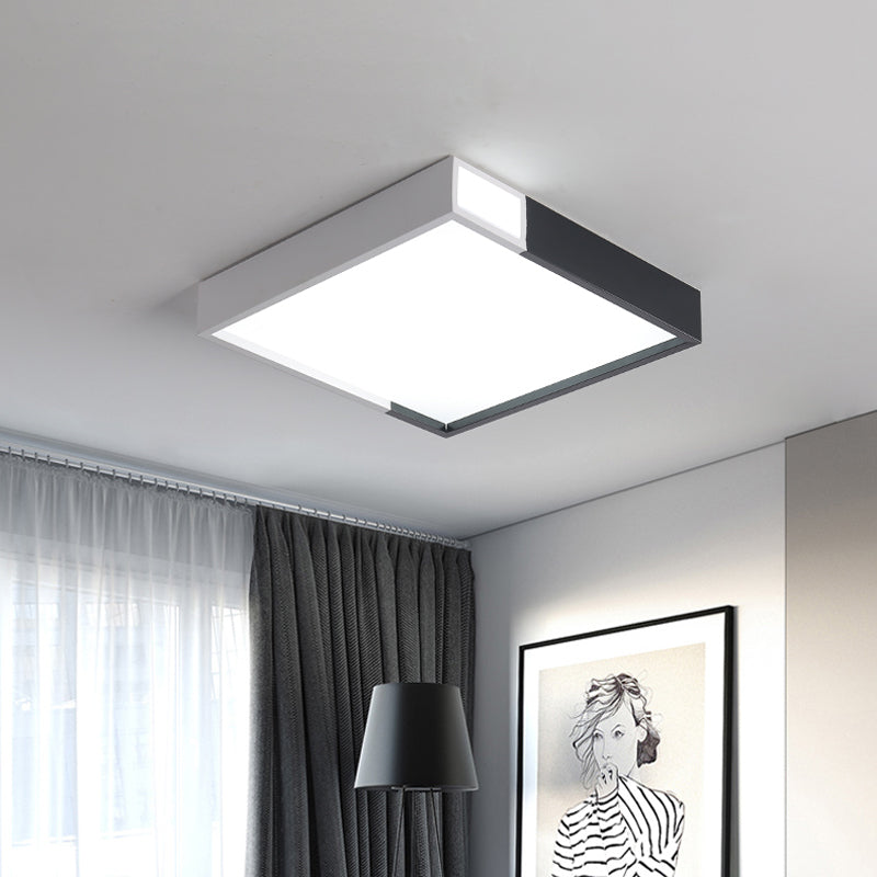 Plafonnier LED minimaliste au design noir et blanc avec plusieurs formes et options de lumière chaude/blanche