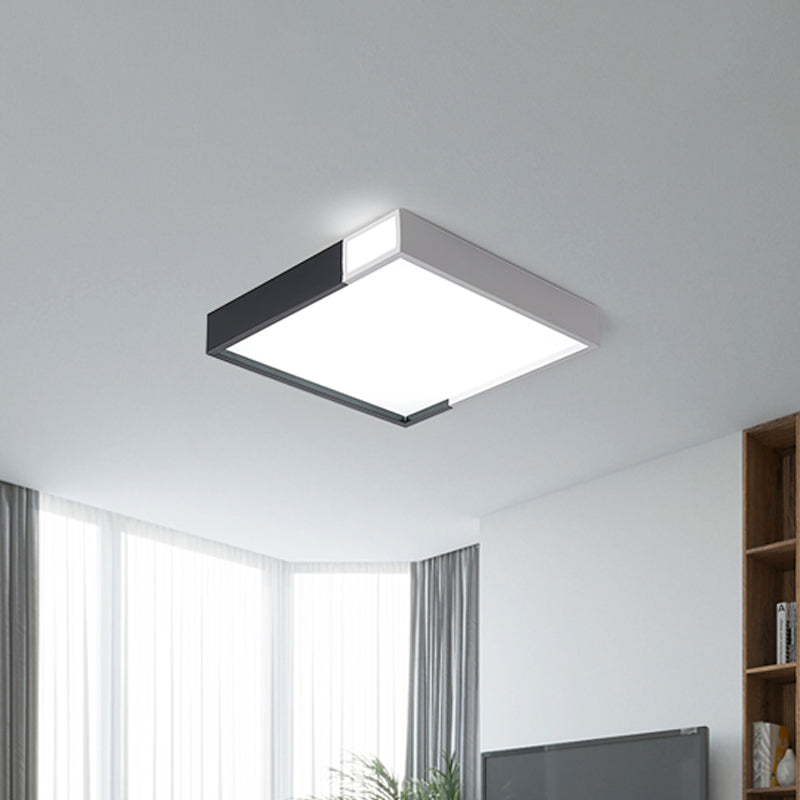 Plafonnier LED minimaliste au design noir et blanc avec plusieurs formes et options de lumière chaude/blanche