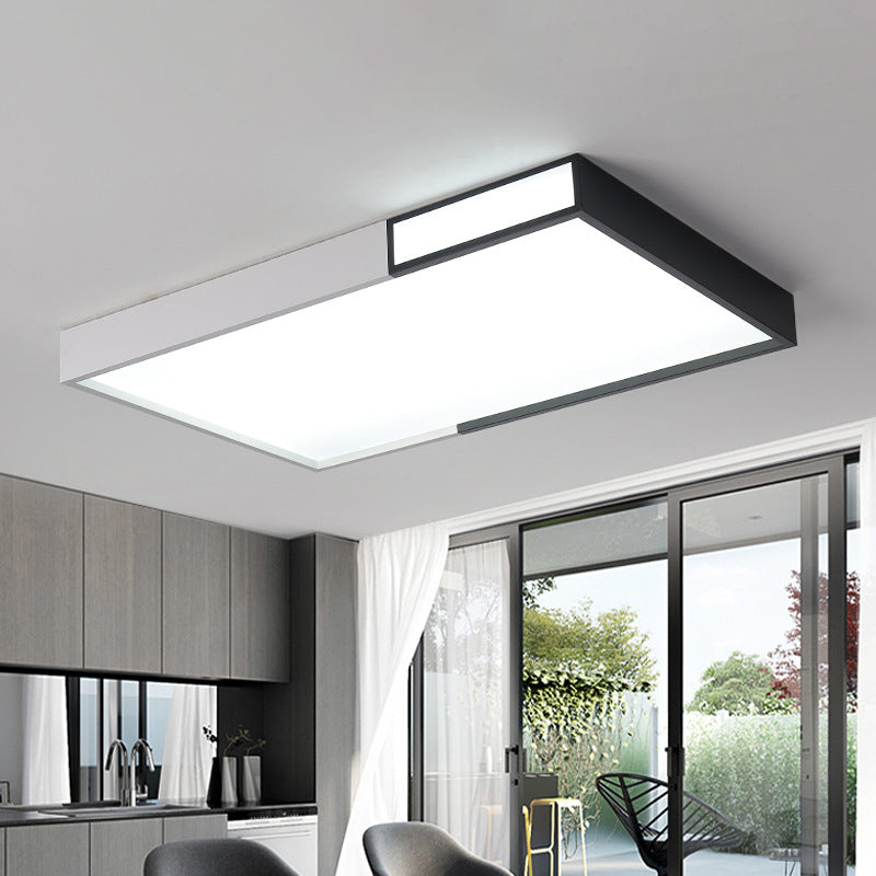 Plafonnier LED minimaliste au design noir et blanc avec plusieurs formes et options de lumière chaude/blanche