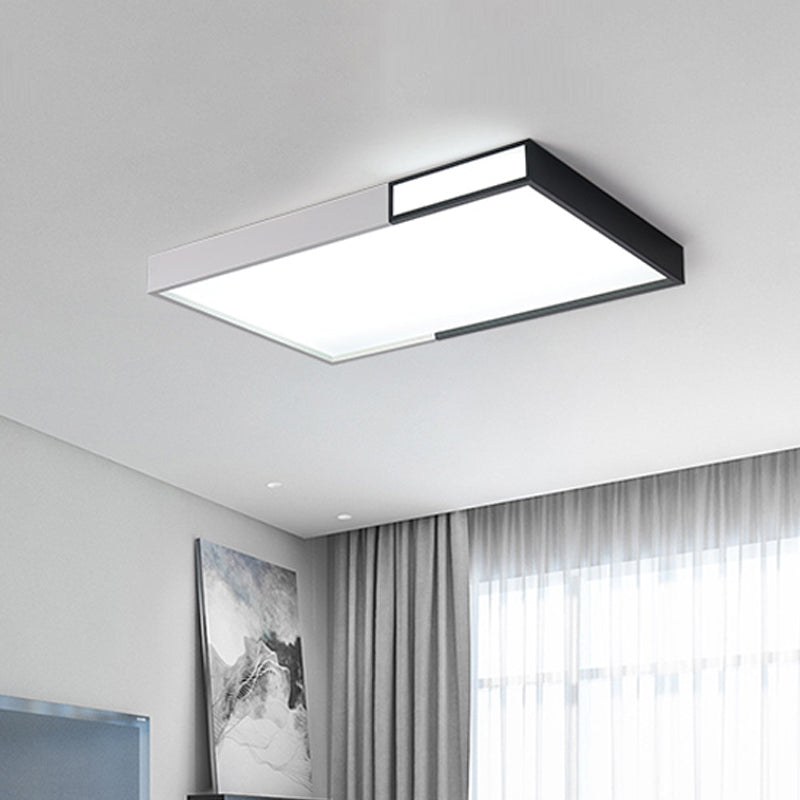 Plafonnier LED minimaliste au design noir et blanc avec plusieurs formes et options de lumière chaude/blanche