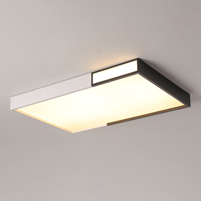 Plafonnier LED minimaliste au design noir et blanc avec plusieurs formes et options de lumière chaude/blanche