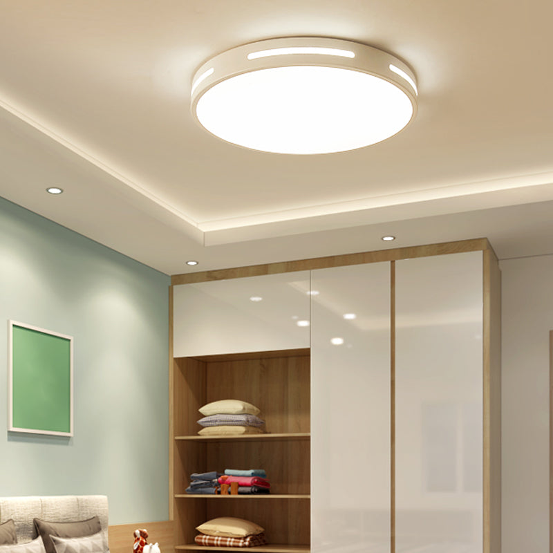Plafonnier de chambre minimaliste : lampe encastrée carrée/ronde en métal avec LED de 12 à 19,5 pouces de large en blanc