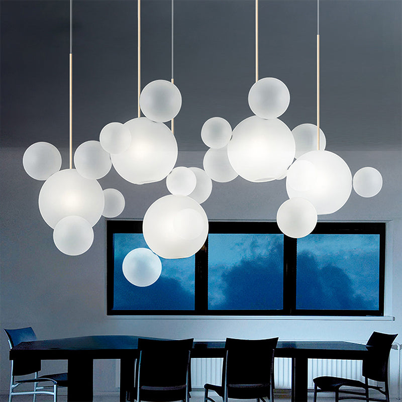Valentina - Lampe suspendue moderne à bulles Lampe suspendue moderne à 5 ampoules en verre blanc soufflé à la bouche pour café