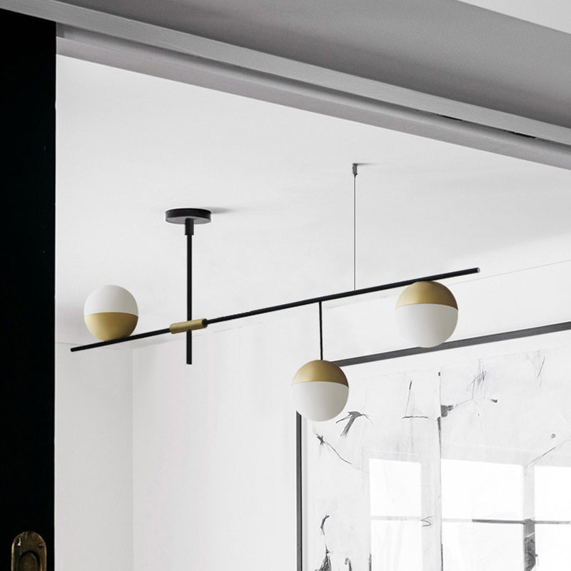 Lustre suspendu postmoderne avec abat-jour en verre boule crème - Finition noire/dorée, 1/3 niveau, 3/9 ampoules
