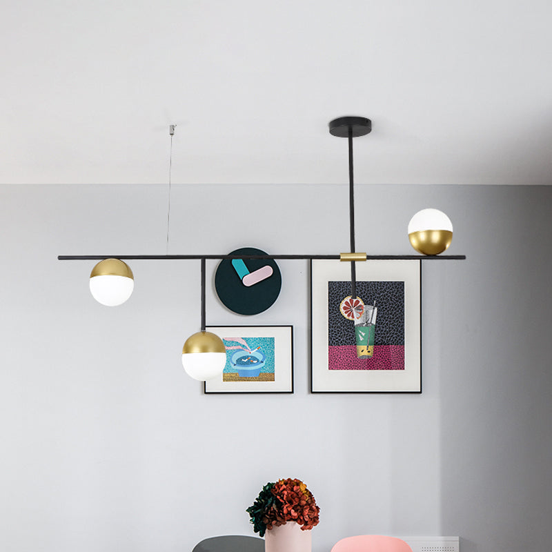 Lustre suspendu postmoderne avec abat-jour en verre boule crème - Finition noire/dorée, 1/3 niveau, 3/9 ampoules
