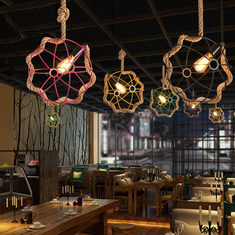 Lampe suspendue industrielle en métal avec cage à globe, 1 ampoule, noir/rose/vert, éclairage vers le bas pour restaurant, cordon en corde