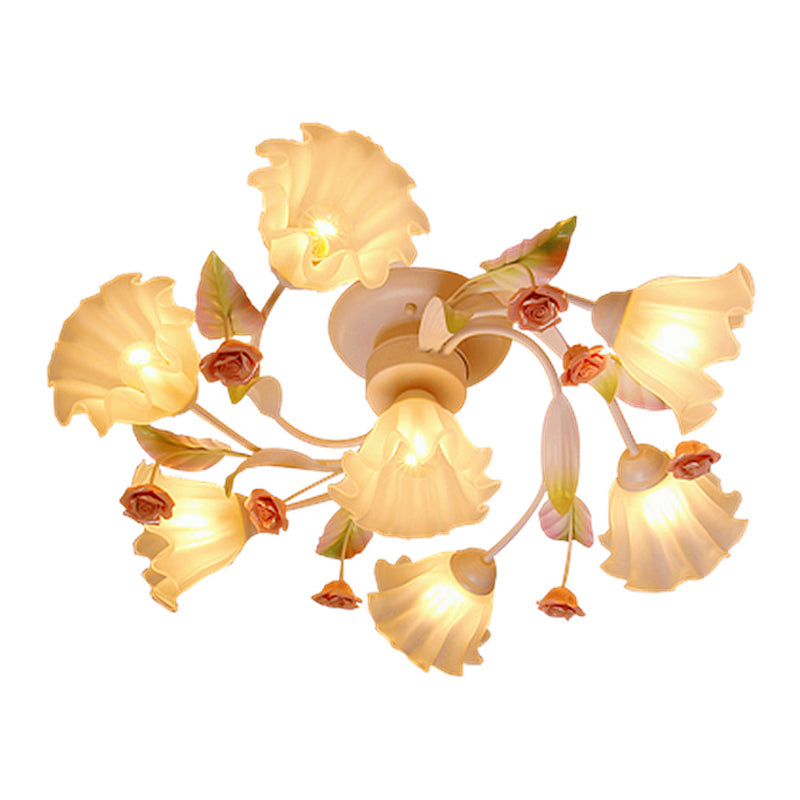 Plafonnier semi-encastré de style pastoral à motif floral avec abat-jour en verre dépoli en blanc