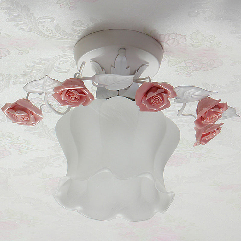 Plafonnier semi-encastré en verre à volants de style pastoral en rose/blanc/bleu - Parfait pour le plafond de la salle à manger