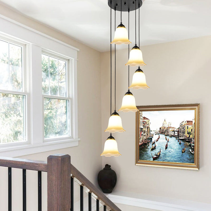 Suspension d'escalier minimaliste en forme de fleur noire avec verre dépoli et auvent rond